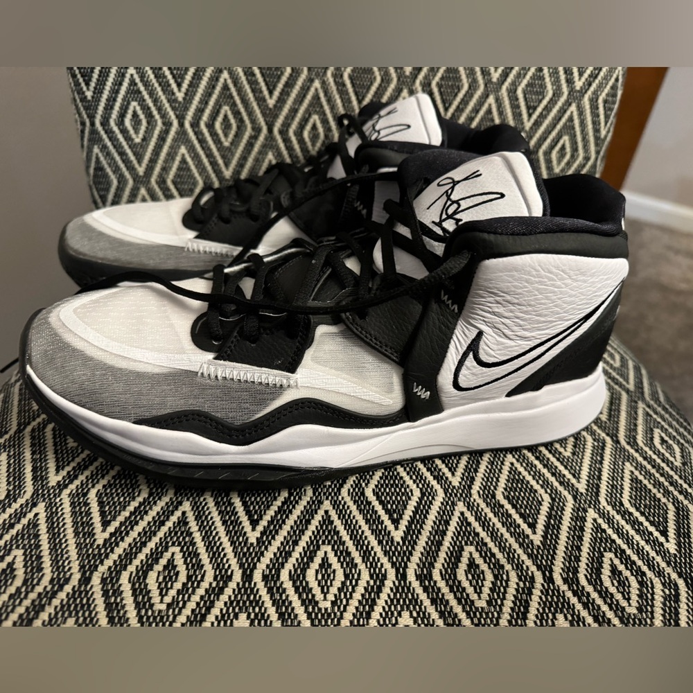Nike Kyrie Infinity Team Basketball Black White Panda size 11